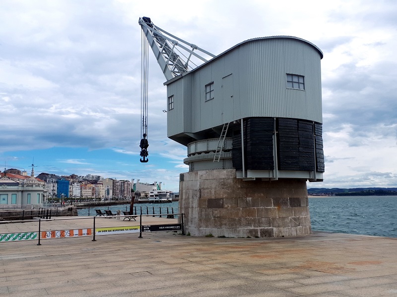 city trip harbour crane