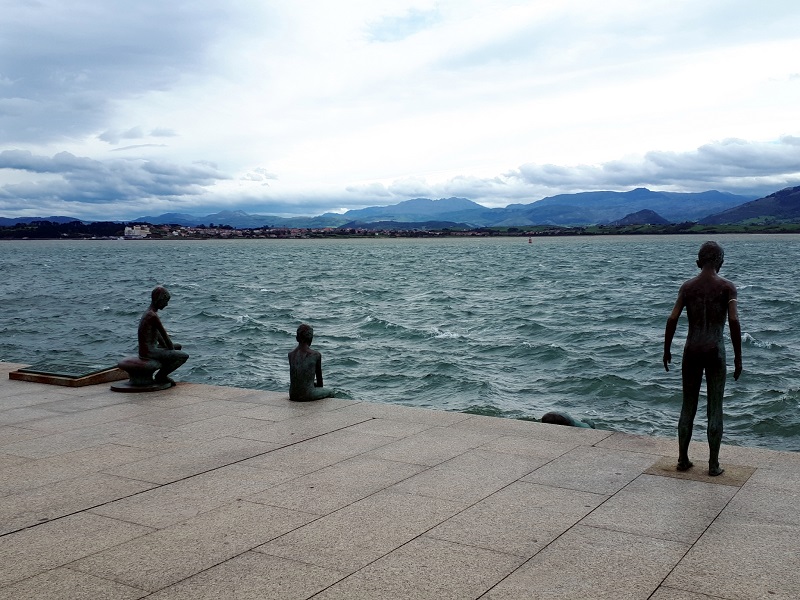 raqueros statue statues santander