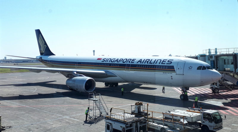 surabaya airport boeing 777 singapore airlines