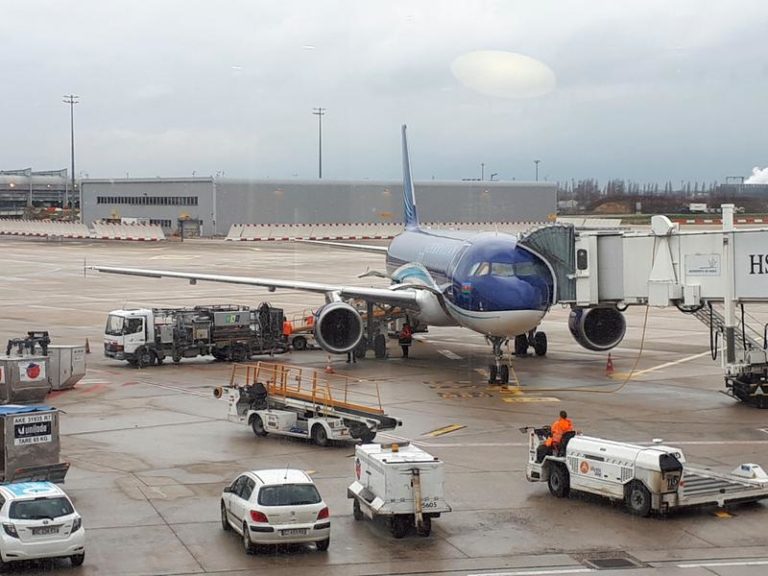 Review: Azerbaijan Airlines Business Class Paris-Baku (A320) - Paliparan