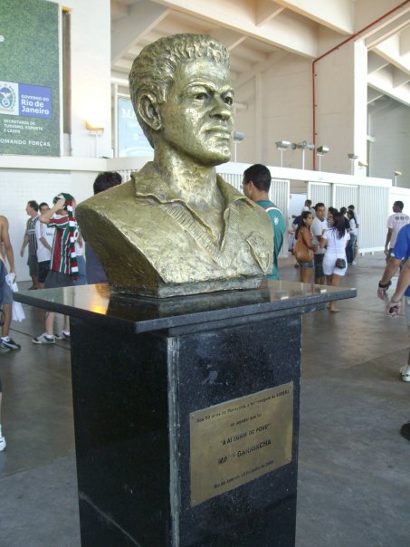 garrincha statue maracana rio