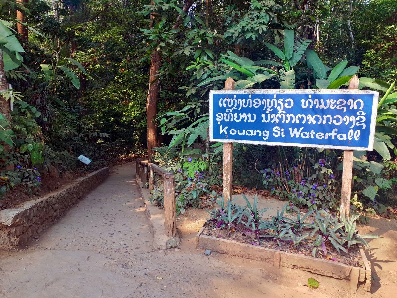 kuang si falls entrance sign