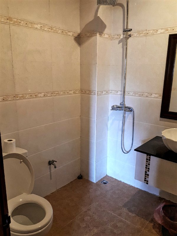 villa ban phanluang bathroom