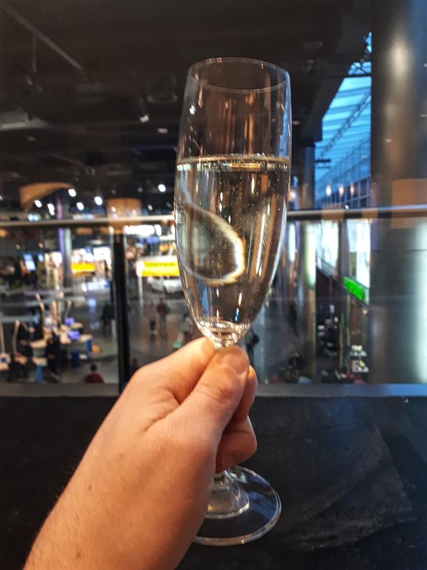 klm lounge schengen sparkling wine