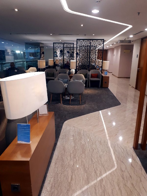 garuda business lounge