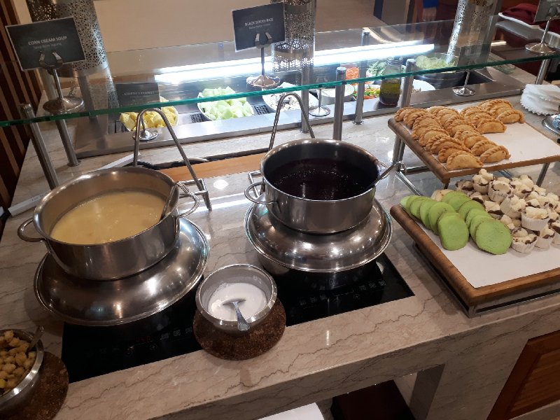 garuda lounge buffet