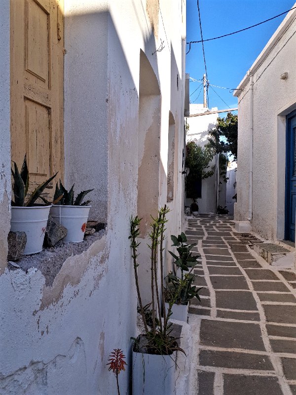 hora serifos street