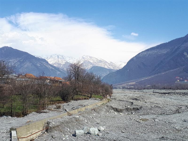 sheki kiş road caucasus mountains