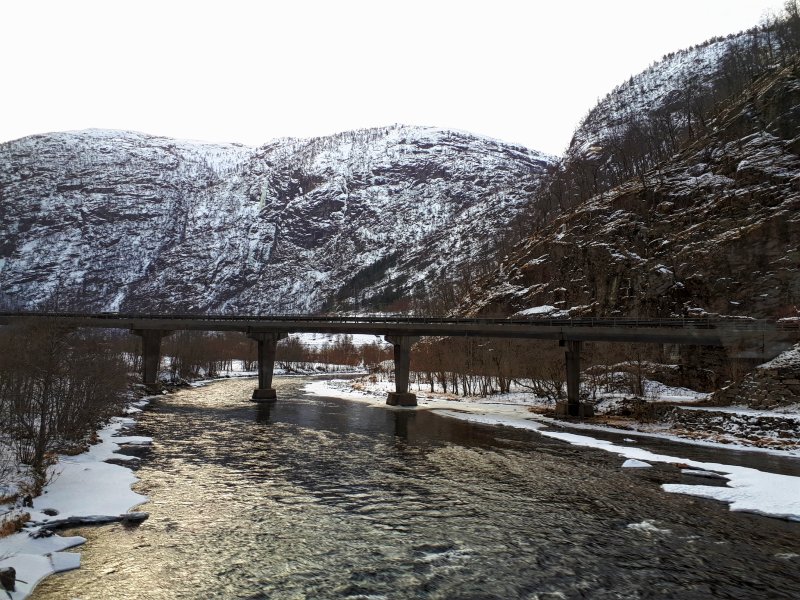 train river crossing railway bergensbanen