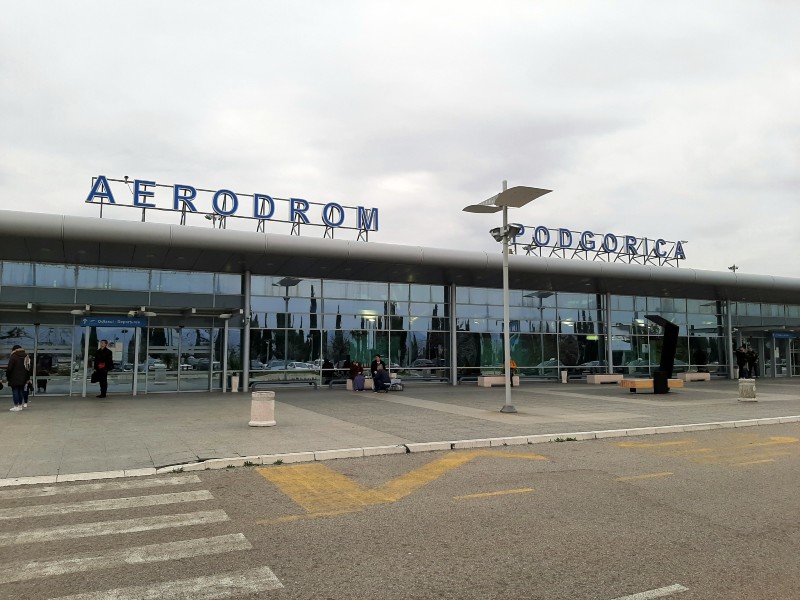 podgorica airport delay fog