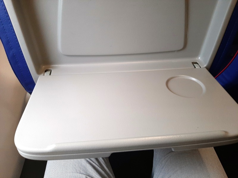 tray table wizz air airbus a320