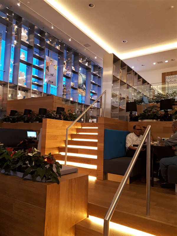 staircase klm lounge