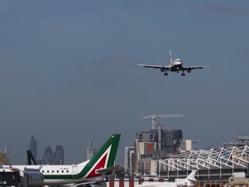 british airways ba a318 baby bus