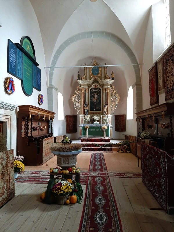 hărman fortified church altar