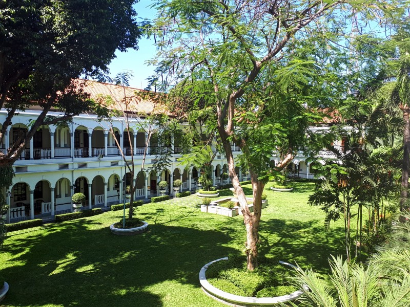 colonial charm majapahit hotel surabaya
