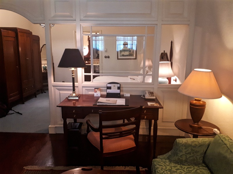 desk hotel suite majapahit