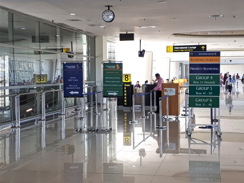 surabaya airport boarding