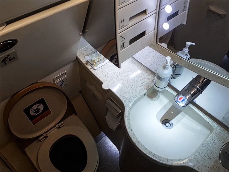 lavatory toilet airbus a330