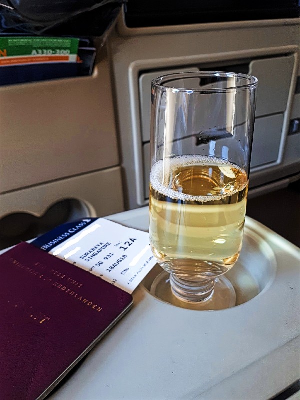 champagne singapore airlines