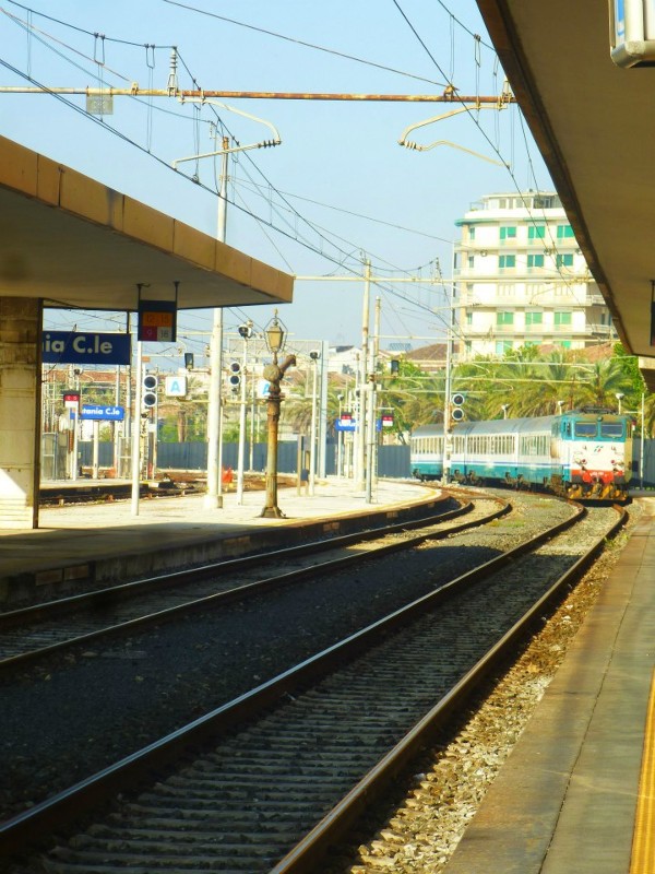 catania centrale train italy