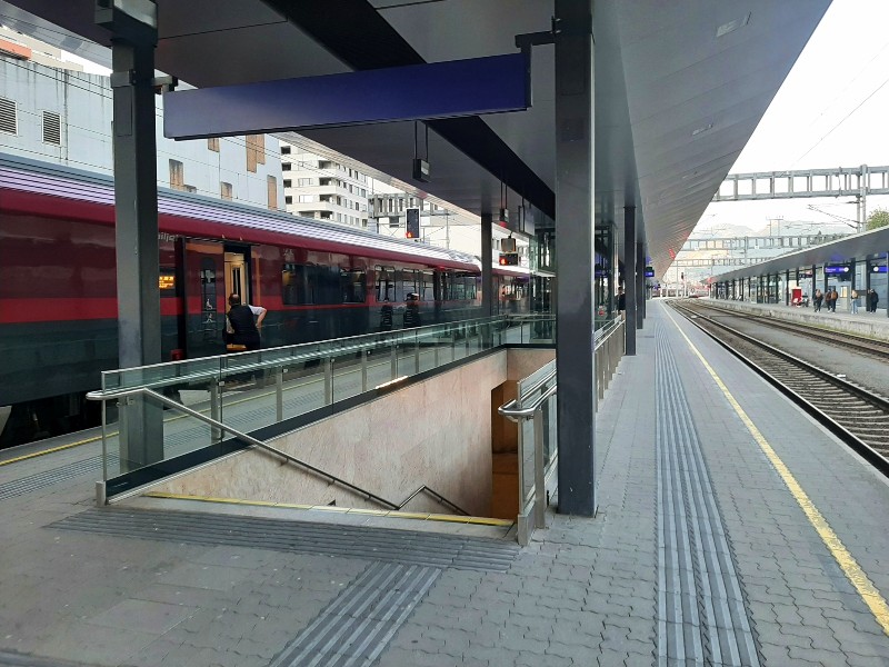 railjet train station