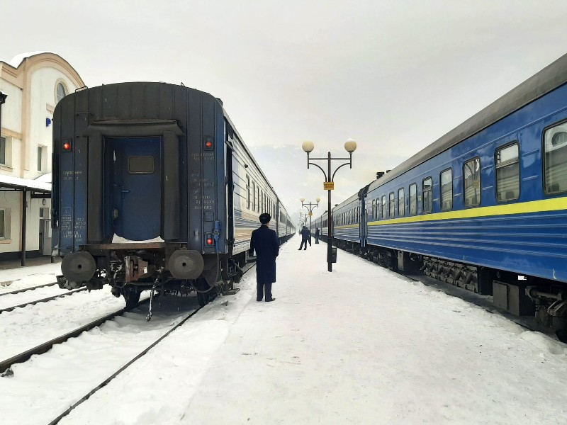 rakhiv railway station trains ukraine