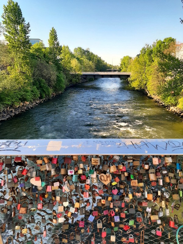 love locks mur river