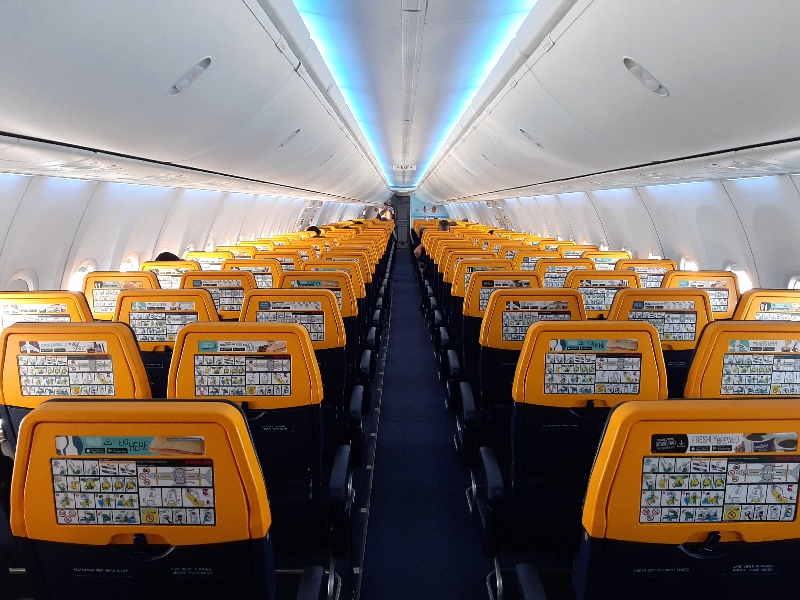 ryanair boeing 737-800 review cabin interior