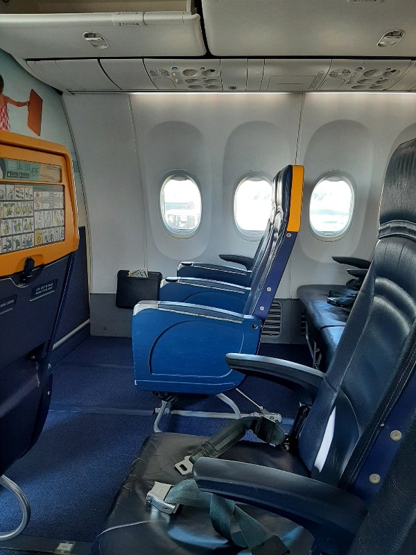 Review Ryanair Bucharest To Chania Boeing 737 800 Paliparan