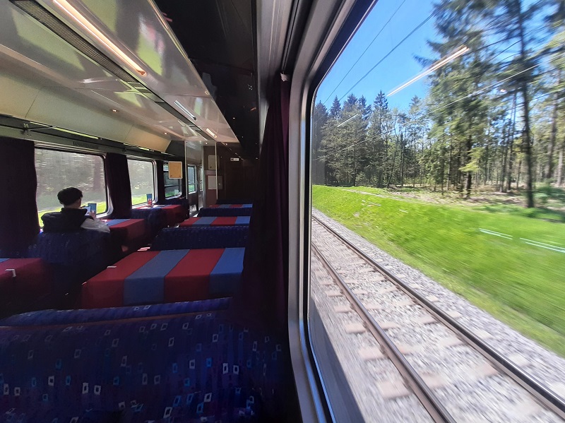 emona train dining car