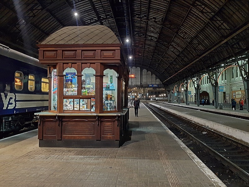 rakhiv mariupol train lviv ukraine