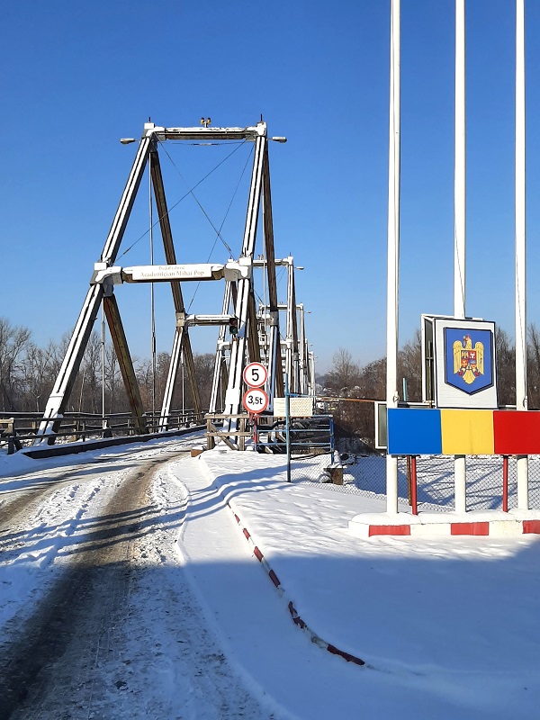 river tisza bridge solotvyno sighetu marmatiei border