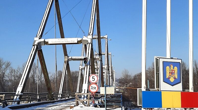 border romania ukraine tisza river bridge