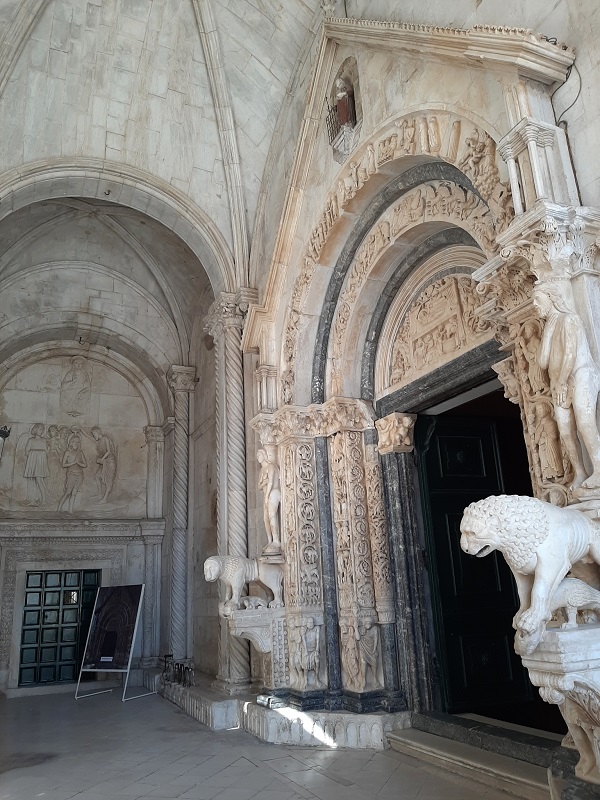radovan entrance portal cathedral