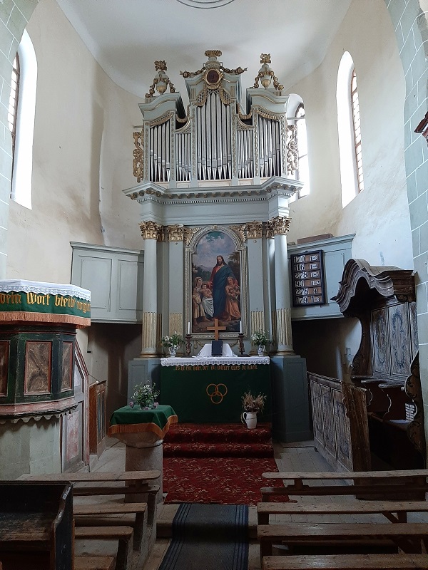 viscri church altar pipe organ