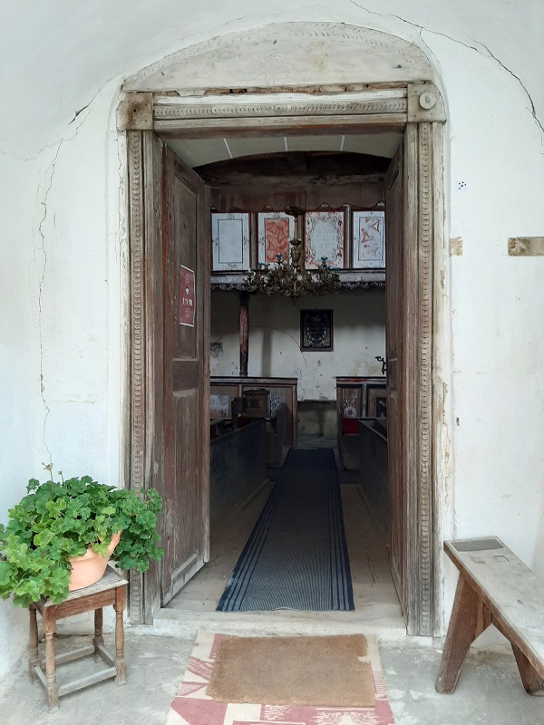viscri church entrance