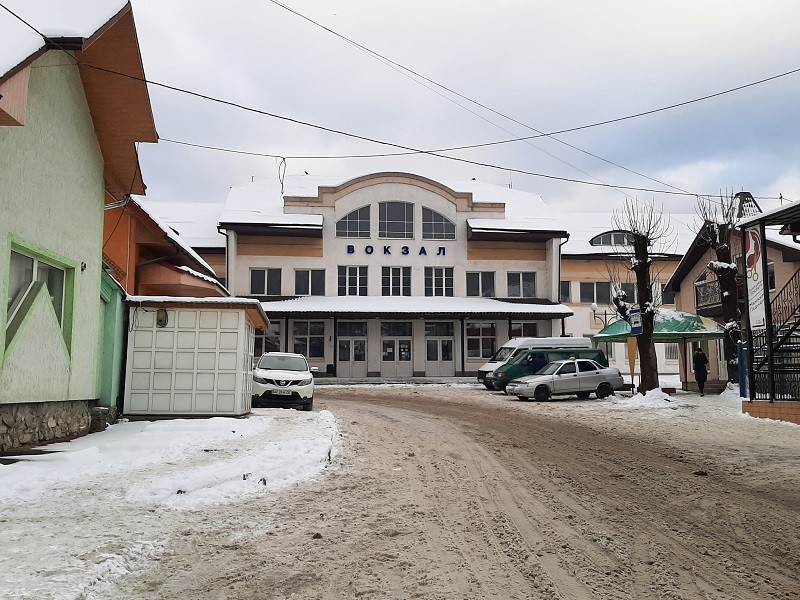 rakhiv train station