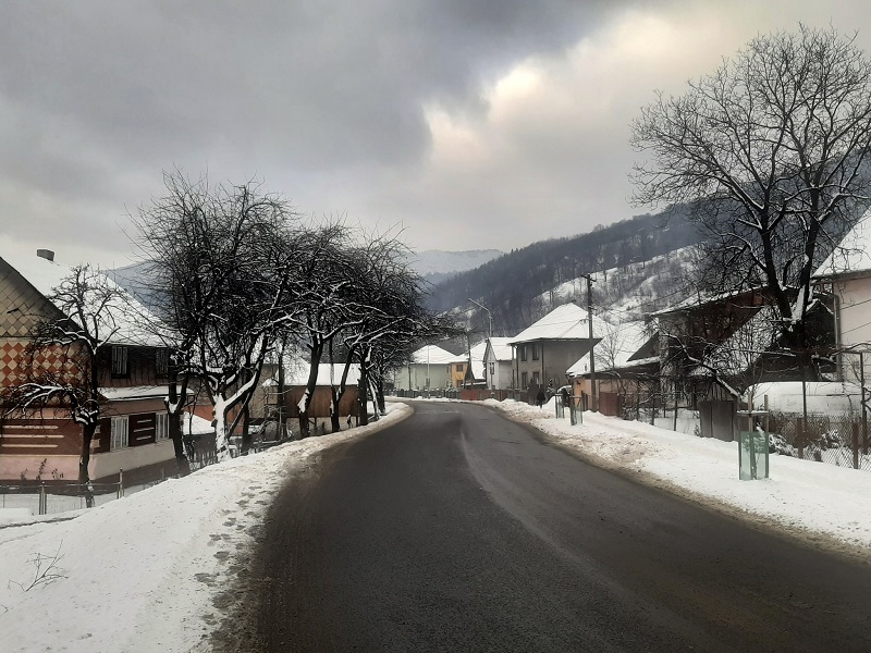 rakhiv road hutsuls