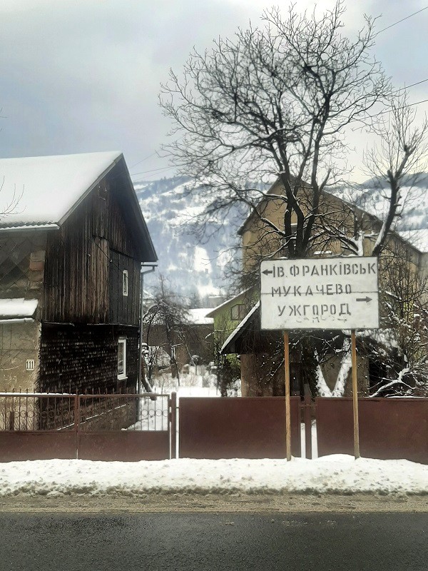 ukraine road sign