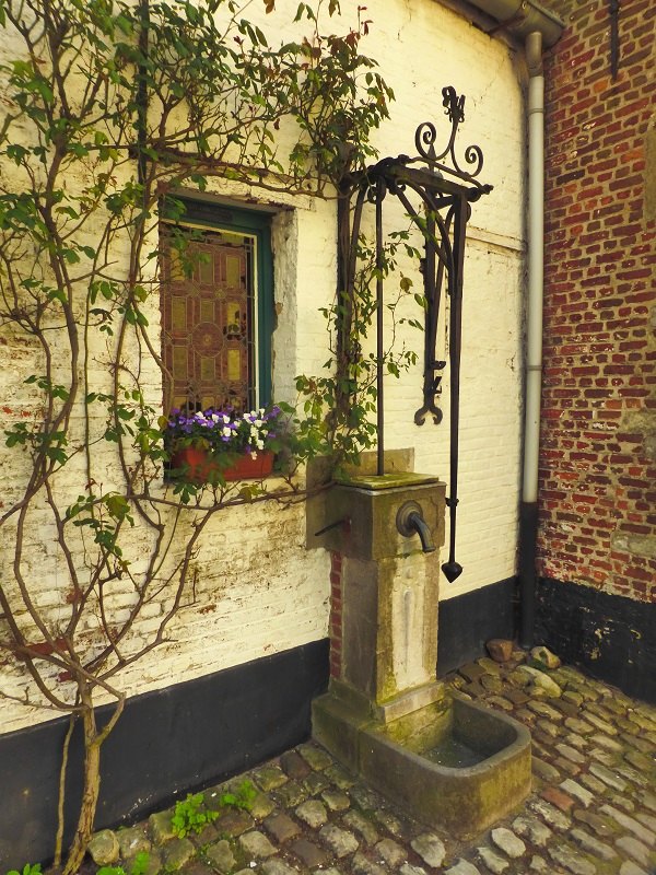 water pump beguinage