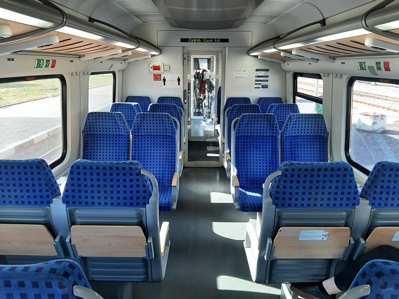 second class ICN train croatia zagreb splti