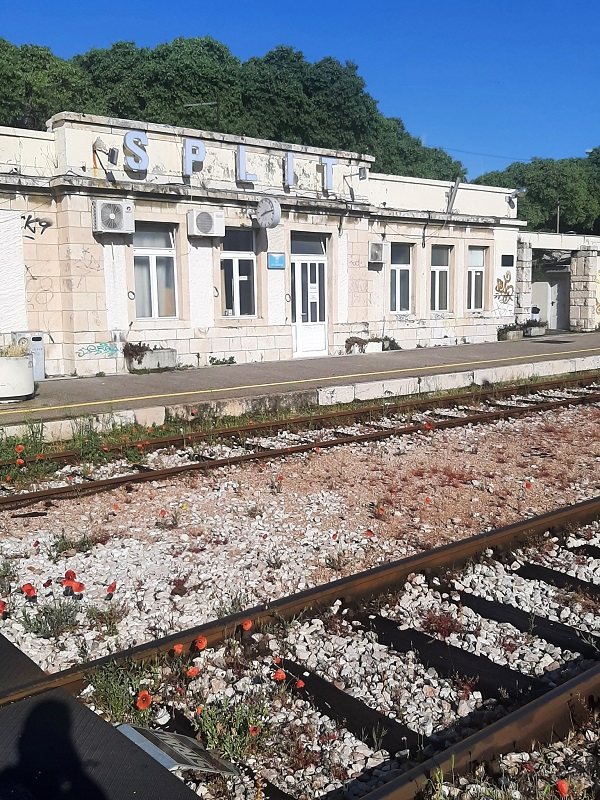 split train station