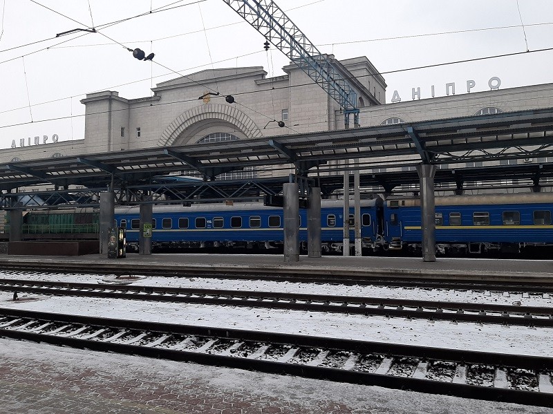 dnipro railway station rakhiv mariupol train