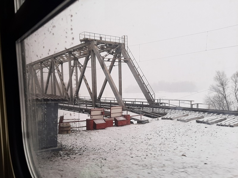 dnieper river bridge dnipro rakhiv mariupol train ukraine