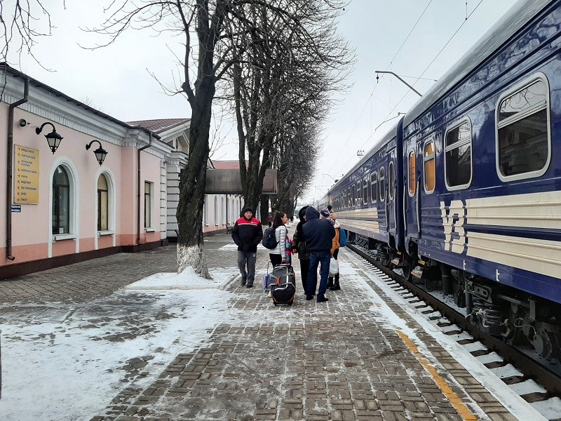volnovakha station rakhiv mariupol train ukraine