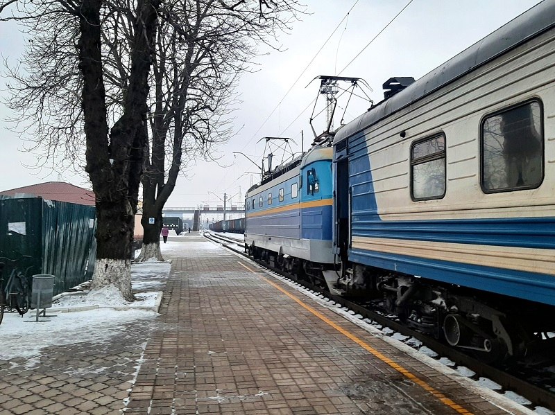 rakhiv mariupol train ukraine