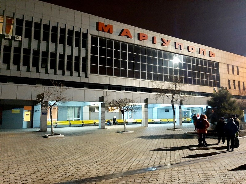 mariupol train station building