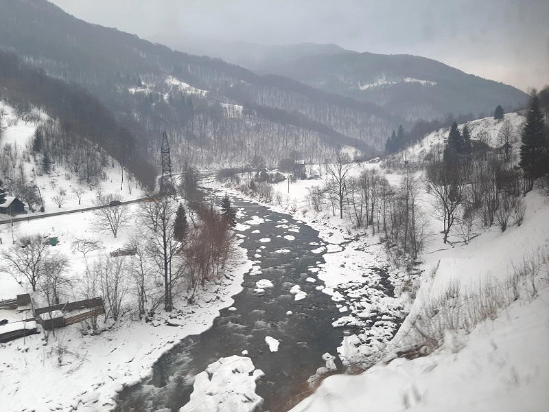 rakhiv mariupol train scenery carpathians