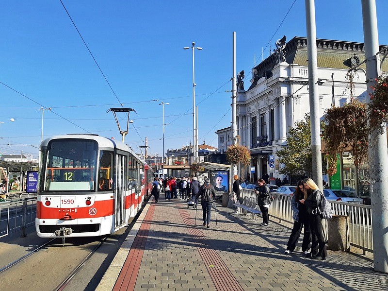 tram brno railway station