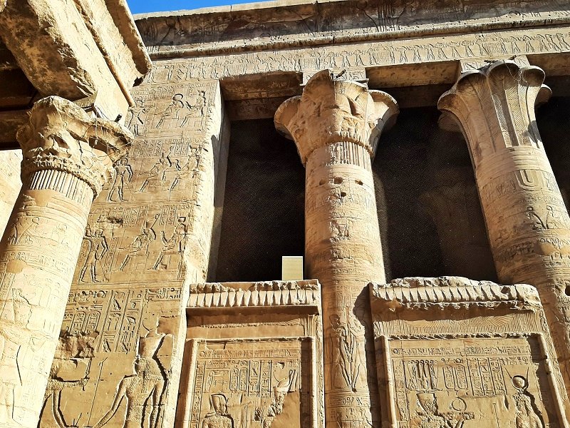 columns temple of horus edfu